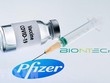 Hình ảnh mô phỏng vaccine ngừa COVID-19 do hãng dược phẩm Pfizer của Mỹ và BioNTech của Đức hợp tác phát triển. (Ảnh: AFP/TTXVN).