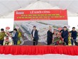 Ban lãnh đạo công ty tham dự lễ khởi công.