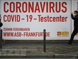 Một điểm điểm xét nghiệm nhanh COVID-19 tại Frankfurt, Đức. (Ảnh: THX/TTXVN).