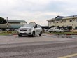Thí sinh thi trong sa hình lái xe thực hành tại một trung tâm sát hạch lái xe. (Ảnh: Việt Hùng/Vietnam+).