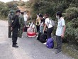 Lực lượng Biên phòng tạm giữ nhóm người nước ngoài nhập cảnh trái phép. (Ảnh minh họa: TTXVN).