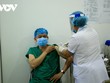 100 cán bộ y tế tuyến đầu chống dịch ở Gia Lai đã được tiêm vaccine phòng Covid-19.