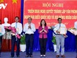 Bà Lê Thị Ái Nam- Phó Bí thư Thường trực Tỉnh ủy, Chủ tịch HĐND tỉnh Bạc Liêu và ông Phan Như Nguyện- Ủy viên dự khuyết Ban Chấp hành Trung ương Đảng, Phó chủ tịch Thường trực HĐND tỉnh Bạc Liêu trao quyết định, tặng hoa chúc mừng các cán bộ được bổ nhiệm Chánh, Phó Chánh Văn phòng ĐBQH và HĐND tỉnh.