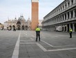 Quảng trường St Mark's ở Venice, Italia vắng vẻ. Ảnh: Reuters.