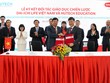 Ông Trần Đình Quân – Chủ tịch kiêm Tổng Giám đốc Dai-ichi Life Việt Nam (phải) và ông Kiều Xuân Hùng – Chủ tịch kiêm Tổng Giám đốc HUTECH Education cùng ký kết Biên bản Ghi nhớ Đối tác Giáo dục Chiến lược.