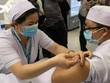 Nhân viên y tế được tiêm vắc xin ngừa Covid-19 tại Bệnh viện Bệnh Nhiệt đới TP.HCM.