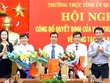 Trao quyết định luân chuyển, bổ nhiệm các cán bộ.