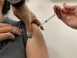Tiêm vaccine Covid-19 ở Australia. Ảnh: Patrick Rocca.