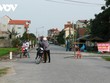 Thành lập chốt kiểm dịch COVID-19 ở thôn Quan Nhân. (Ảnh: CTV Giang Nam).