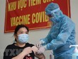 Nhân viên y tế tiêm vaccine phòng COVID-19 tại Bệnh viện Phổi Đà Nẵng. (Ảnh: Văn Dũng/TTXVN).