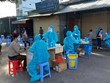 Lực lượng chức năng lấy mẫu xét nghiệm COVID-19 tại huyện Long Thành - Ảnh: Trung tâm Kiểm soát bệnh tật tỉnh Đồng Nai.
