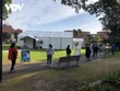 Người dân xếp hàng chờ xét nghiệm tại thành phố Sydney.