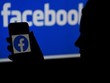 Biểu tượng Facebook trên màn hình smartphone. (Ảnh: AFP/TTXVN).