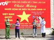 Chúc mừng 2 bệnh nhân mắc COVID-19 cuối cùng của Lào Cai được ra viện.