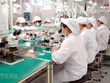 Nhiều doanh nghiệp lớn trong ngành điện tử vẫn tiếp tục đầu tư hoặc mở rộng sản xuất tại Việt Nam. (Ảnh minh họa: Danh Lam/TTXVN).