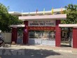 Trường trung học cơ sở Lương Thế Vinh (Quy Nhơn) đã cho học sinh nghỉ học khẩn cấp trong sáng ngày 20/10 do phát hiện ca mắc COVID-19 là học sinh lớp 9 của trường. (Ảnh: Tường Quân/TTXVN).