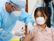 Nhân viên y tế tiêm vaccine của Sinopharm cho người dân tại Phnom Penh, Campuchia, ngày 1/8/2021. (Ảnh: THX/TTXVN).