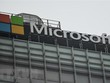 Biểu tượng Microsoft tại một tòa nhà ở Bắc Kinh, Trung Quốc. (Ảnh: AFP/TTXVN).