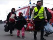 Một tình nguyện viên hỗ trợ người tị nạn Ukraine tại Medyka, Ba Lan.