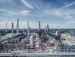 Giếng lọc dầu ở gần sông Irtysh ở Omsk, Tây Nam Siberia, Nga. (Ảnh: Nsenergy Business/TTXVN).