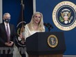 Bà Lael Brainard phát biểu tại Washington, DC, sau khi được Tổng thống Mỹ Joe Biden thông báo đề cử làm Phó Chủ tịch Fed, ngày 22/11/2021. (Ảnh: AFP/TTXVN).