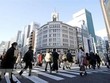 Người dân đeo khẩu trang phòng lây nhiễm COVID-19 tại Tokyo, Nhật Bản. (Ảnh: Kyodo/TTXVN).