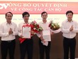 Ông Lương Nguyễn Minh Triết, Phó Bí thư Thường trực Thành ủy Đà Nẵng (ngoài cùng bên phải) trao quyết định bổ nhiệm Chánh Văn phòng Đoàn Đại biểu Quốc hội và HĐND TP Đà Nẵng cho ông Nguyễn Xuân Tiến (thứ hai từ phải sang).