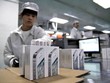 Dây chuyền sản xuất điện thoại iPhone tại nhà máy của Foxconn. (Nguồn: macrumors.com)