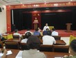 Phó Chủ tịch UBND huyện Đông Anh Nguyễn Anh Dũng làm việc với các cá nhân, đơn vị về việc tổ chức cưỡng chế thu hồi đất xây dựng hạ tầng khu cây xanh, kết hợp với sinh hoạt văn hóa cộng đồng tại thôn Nhuế, xã Kim Chung. (Ảnh: Minh Nghĩa/TTXVN).