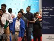 Người tìm việc xếp hàng chờ đăng ký tại trung tâm việc làm ở Washington DC., Mỹ. (Ảnh: AFP/TTXVN).