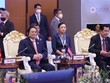 Thủ tướng Phạm Minh Chính và các nguyên thủ, người đứng đầu Chính phủ các nước ASEAN đối thoại với đại diện thanh niên ASEAN. (Ảnh: Dương Giang/TTXVN)