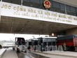 Hoạt động xuất nhập khẩu tại cửa khẩu quốc tế đường bộ số II Kim Thành, huyện Bát Xát, tỉnh Lào Cai. (Ảnh: Quốc Khánh/TTXVN)
