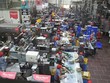 Công nhân làm việc tại nhà máy ở Naroda, gần Ahmedabad, Ấn Độ. (Nguồn: AFP/TTXVN)