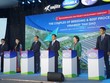 Các đại biểu ấn nút khởi công Tổ hợp chăn nuôi và Chế biến thịt bò Vinabeef Tam Đảo.