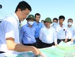 Lãnh đạo Bộ GTVT và tỉnh Bình Định kiểm tra thực tế tại một số vị trí triển khai tuyến đường cao tốc Bắc - Nam đi qua địa bàn tỉnh.