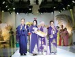 Ban Tổ chức và khách mời nhận quà lưu niệm từ chương trình Kimono - Aodai Fashion Show. Từ trái qua phải: Ngài Yamada Takio, Đại sứ đặc mệnh toàn quyền Nhật Bản tại Việt Nam; bà Mori Masako, Cố vấn đặc biệt của Thủ tướng Nhật Bản; bà Kobayashi Eiko, nhà thiết kế và nhà sáng lập của Be-Japon; bà Nguyễn Thị Nga, Chủ tịch Tập đoàn BRG.