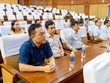 Các thí sinh nghe phổ biến quy chế, quy định trước khi vào phòng thi (Ảnh: Mạnh Thắng)