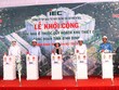 Các đại biểu thực hiện nghi thức bấm nút khởi công Dự án Nhà ở thuộc quy hoạch Khu thiết chế công đoàn tỉnh Bình Định. Nguồn: binhdinh.gov.vn.