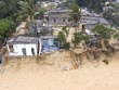 Bờ biển ở thị xã Đức Phổ bị sạt lở nghiêm trọng đe dọa đến các hộ dân.