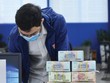Nhiều nhà đầu tư cũ và mới đang rót thêm tiền vào thị trường chứng khoán.
