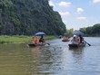 Khách du lịch quốc tế tham quan Tam Cốc, xã Ninh Hải, huyện Hoa Lư, tỉnh Ninh Bình. (Ảnh: Đỗ Huy/Vietnam+)