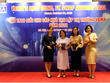 Đại diện Vietcombank (thứ 2 từ trái sang) nhận giải thưởng cao nhất dành cho Nhà tạo lập Thị trường giao dịch Repo nhiều nhất năm 2022.