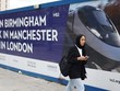 Tấm biển quảng cáo dự án đường sắt cao tốc London-Birmingham. (Nguồn: EPA-EFE)