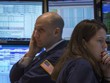 Phố Wall có phiên đầy biến động do các dữ liệu trái chiều - Ảnh: Reuters