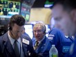 Dư liệu kinh tế yếu kém khiến phố Wall đảo chiều cuối phiên - Ảnh: Reuters
