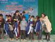 Những tấm áo do DHG tặng sẽ giúp các em học sinh Lũng Cú có thêm sức khoẻ để học tập trong mùa Đông này