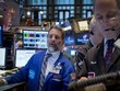 Phố Wall những phiên gần đây trồi sụt do cổ phiếu năng lượng - Ảnh: Reuters