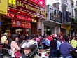 Người dân xếp hàng mua vàng ngày Vía Thần Tài