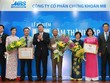 Với những thành tích nổi bật, MBS đã được UBND TP. Hà Nội tăng bằng khen và Chủ tịch UBCK tặng Giấy khen