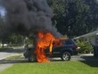  Khi chiếc xe Jeep bị cháy, chủ xe đang sạc Galaxy Note 7 trên đó